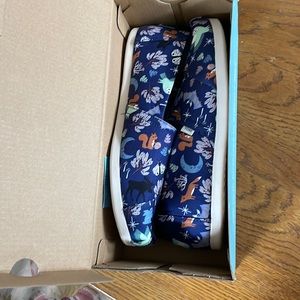Toms twilight blue woodland creatures print size 8 wonens